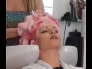 Kia los angeles sua chioma rossa in lavatesta