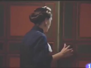 Elisa Mouliaá toes worshipped within the Spanish serie Aguila Roja