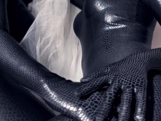 DMS 紧身衣黑曼巴少女丰臀双蛇缠绕