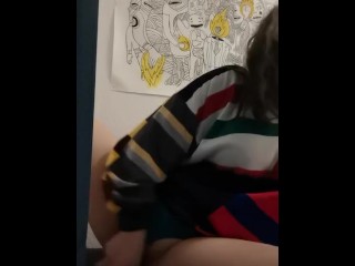 Je me baise sur le bureau avec mon vibro