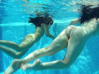 Diana Rius and Sheril Blossom sizzling lesbians underwater