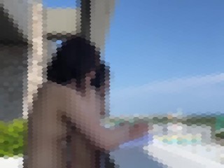 From the kiss at the veranda to the neck