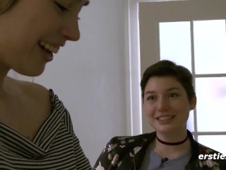 Ersties: Süße Amateurmädels haben Intercourse vor Kamera