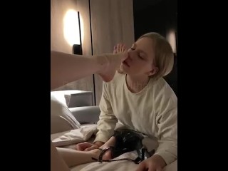 MY SLAVE WORSHIP MY HOLE FEET TOO SEXY
