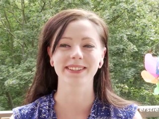 Ersties: Sinnlicher Sommer-Intercourse mit Alba und Lisa M.